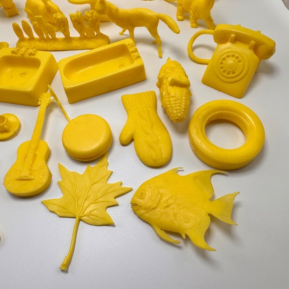 Houghton Mifflin Getting Ready To Read Toys Yellow Vintage Lot of 53 - Picture 10 of 15